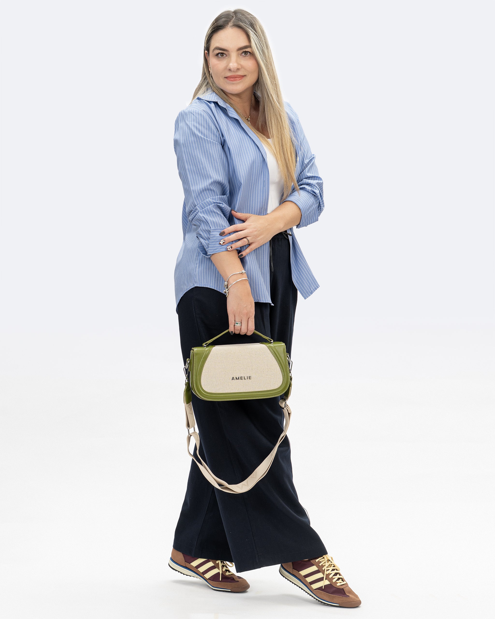 👜 Bolso Bandolera AM0290: Fusión Textil y Contraste de Color